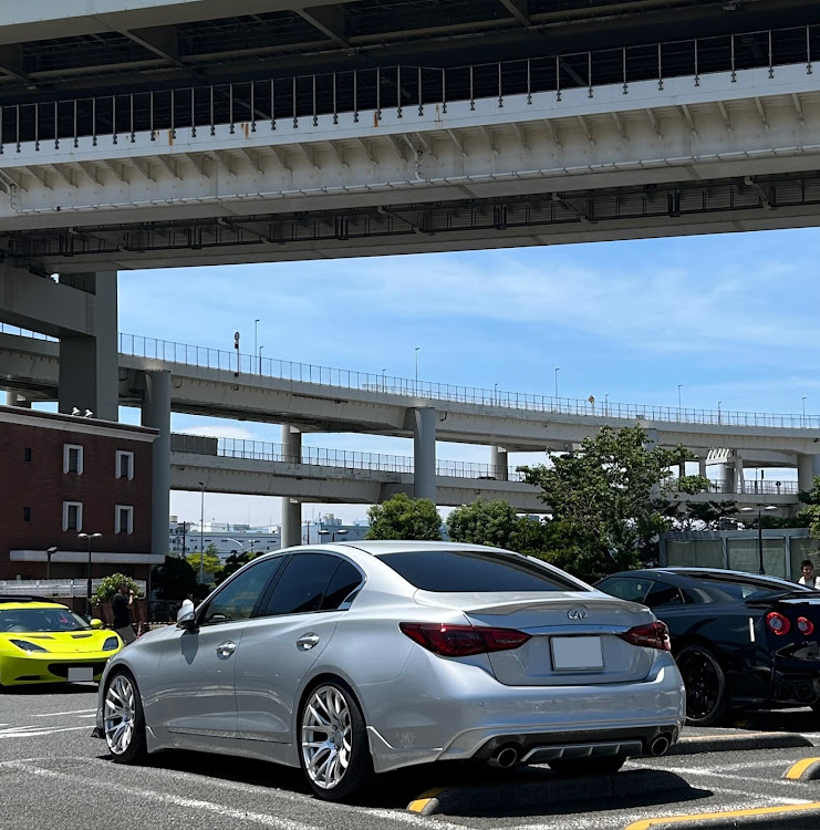 スカイラインの斜め45度後方の美学・ドライブに関するカスタム事例の投稿画像2枚目