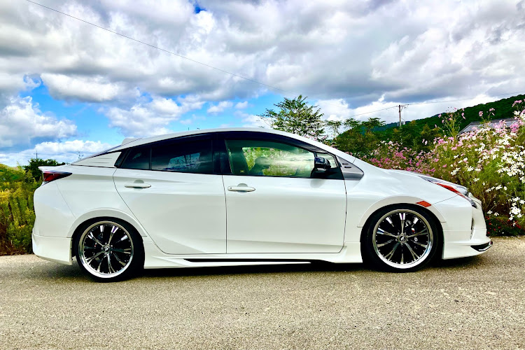 プリウスのちいさい秋みつけた・秋桜と愛車に関するカスタム事例の投稿画像2枚目