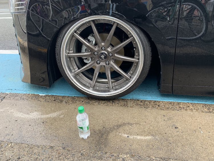 ヴェルファイアの洗車・車高調整に関するカスタム事例の投稿画像3枚目