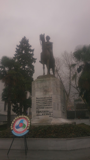 Atatürk Anıtı