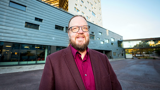 Professor Jari Nurmi is coordinating the APROPOS project and co-supervising four of its researchers. His current research interests include approximate and reconfigurable computing, software-defined radio and networks, and wireless positioning hardware. Photo: Sari Laapotti