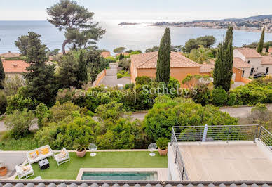 Maison avec piscine en bord de mer 1