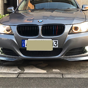 320i