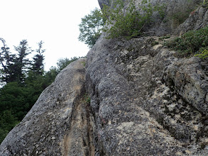 大岩を左から巻く