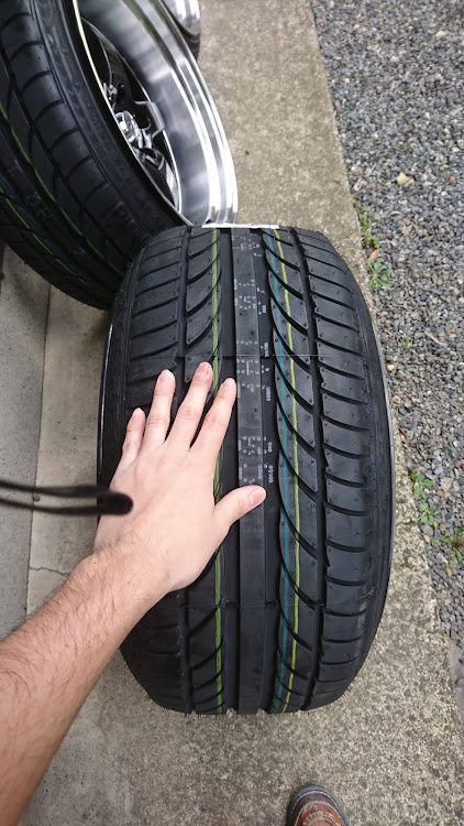 フェアレディZ 300ZX NAのDIY・タイヤ交換・ホイール交換・サイドステップ取付・アンダーカナード取付に関するカスタム事例の投稿画像3枚目