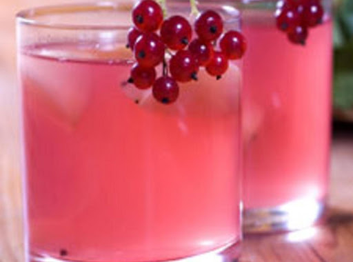 cranberry punch with cranberry garnish
(this is not my Pic)