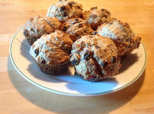 Easy Bisquick Oatmeal Cinnamon Raisin Muffins_image