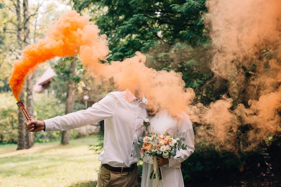 Fotografo di matrimoni Elena Vesnina (vesnaln). Foto del 23 aprile 2021