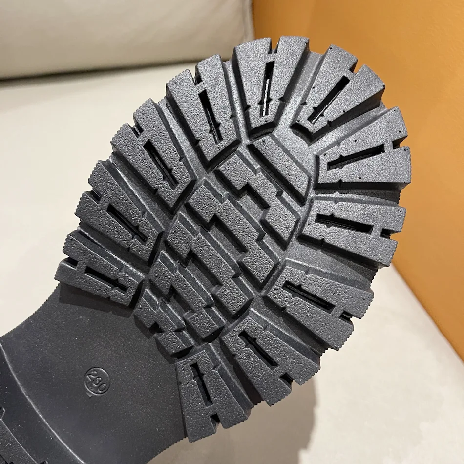 Matte leren damesschoenen in Britse stijl met dikke zool, voor een trendy en comfortabele look, ideaal voor dagelijks gebruik.
