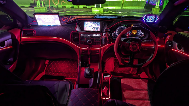 アコードツアラーの夜の車内空間・電飾チューン・DIYに関するカスタム事例の投稿画像1枚目