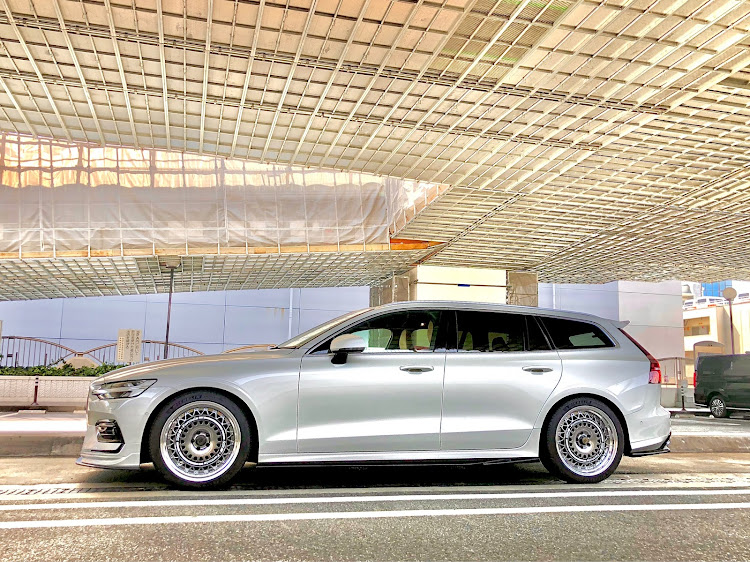 V60のSSRフォーミュラエアロメッシュ・R-design・マクストンデザイン・VST・PickUpCarsで会いましょうに関するカスタム事例の投稿画像3枚目