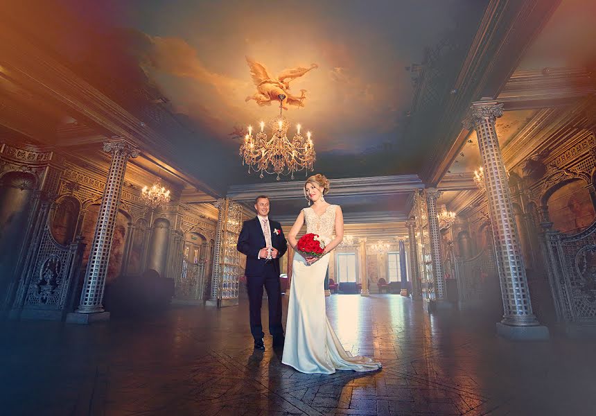 Fotógrafo de casamento Yuliya Zbronskaya (zbronskaya). Foto de 30 de agosto 2015