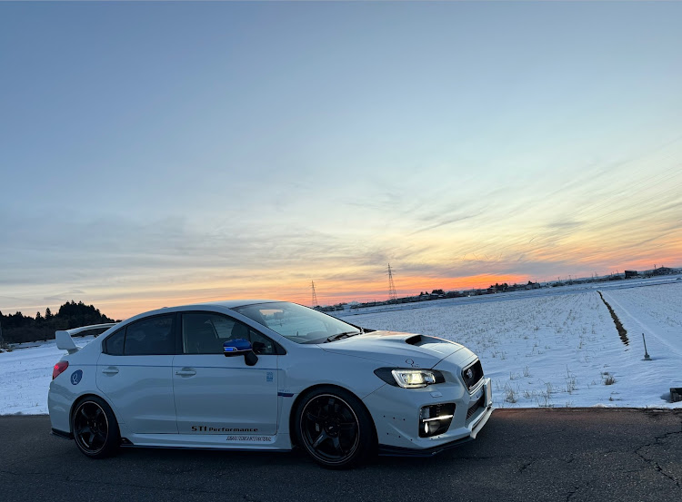 WRX STIのいつもイイネ&コメントありがとうございます🙇‍♂️・お散歩・夕焼けコラボ・冬の晴れ間にに関するカスタム事例の投稿画像10枚目