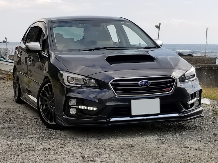 レヴォーグのレヴォーグ乗りと仲良くなりたい・一眼練習中♬・カーチューンマガジン掲載・目標は高く！車高は低く！・ダークグレーメタリックに関するカスタム事例の投稿画像1枚目