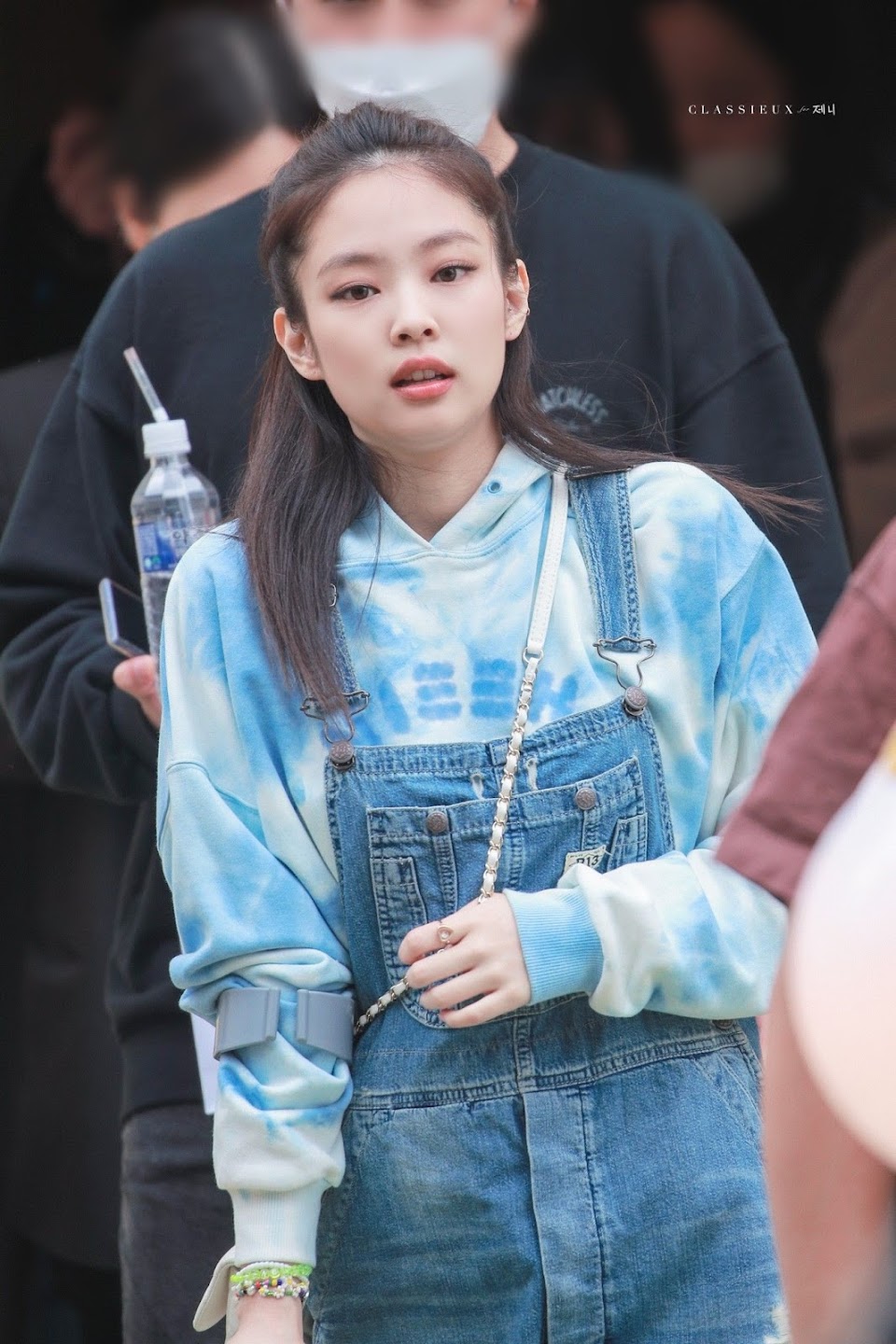 JENNIE STYLE on X: #JENNIE wearing DELVAUX Tempête MM Lining Clouds 💸  $6,850 / Rp 101,928,000  / X