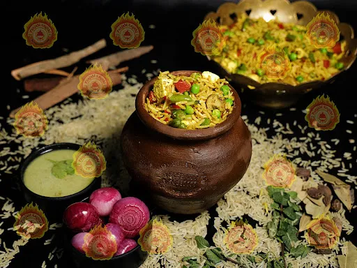 Matki Veg Biryani With Gravy Or Raita (Serves 2-3)