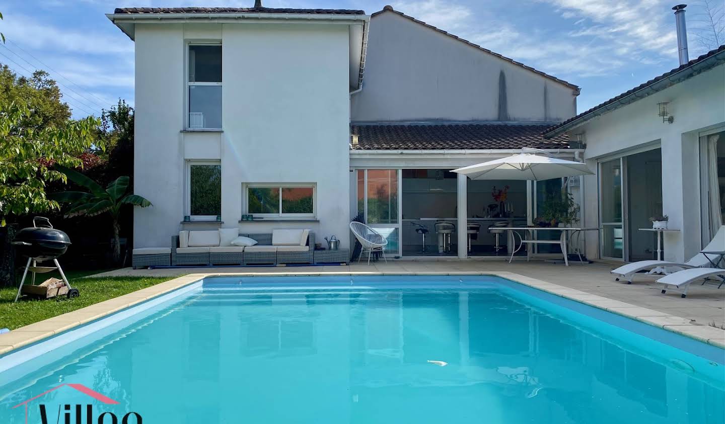 Villa with pool and terrace Saint-Médard-en-Jalles