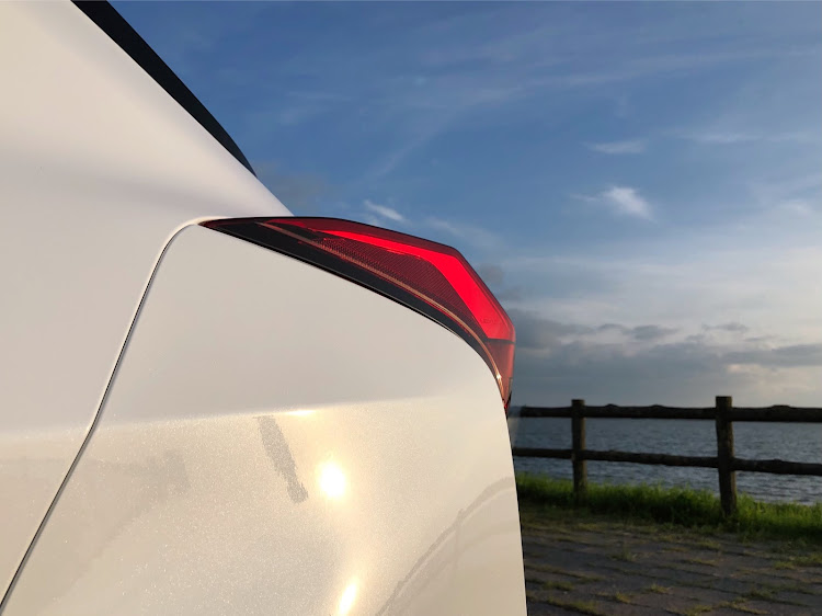 UXのレクサス・ドライブ・夕焼け・霞ヶ浦湖畔・コロナが早く終息しますようにに関するカスタム事例の投稿画像5枚目
