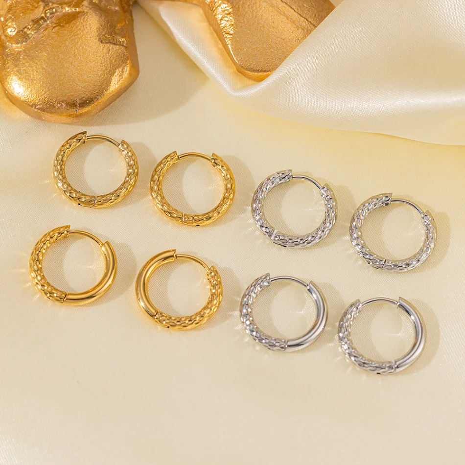 Boucles d'oreilles clip rondes en acier titane, motif étoiles, or 18K pour femmes, style européen et américain, sans perçage.