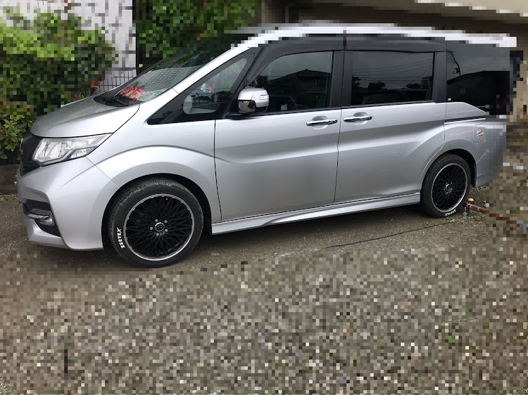ステップワゴンのホワイトレター・DIY・貧乏チューン・レッドメモリー・100円ショップに関するカスタム事例の投稿画像1枚目