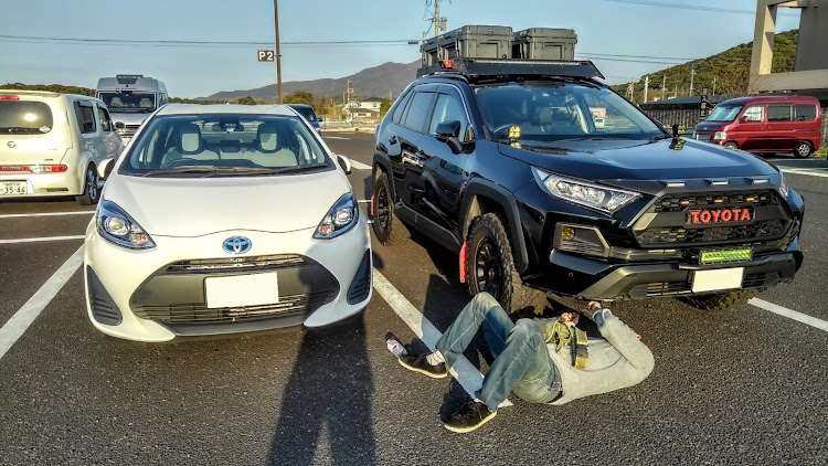 RAV4の高知県からの密入国者🤣・確保！確保ぉぉぉ！！・取調室(資さんうどん)😂に関するカスタム事例の投稿画像3枚目