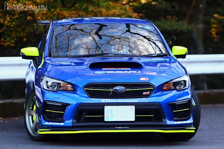 WRX STIのやっくん・紅葉と愛車・WRX STI・KUHL・オフ会に関するカスタム事例の投稿画像1枚目