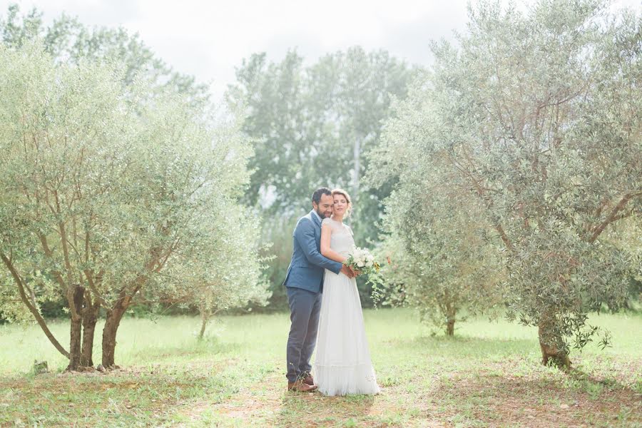 Fotografo di matrimoni Emilie Cabot (emiliecabot). Foto del 14 aprile 2019