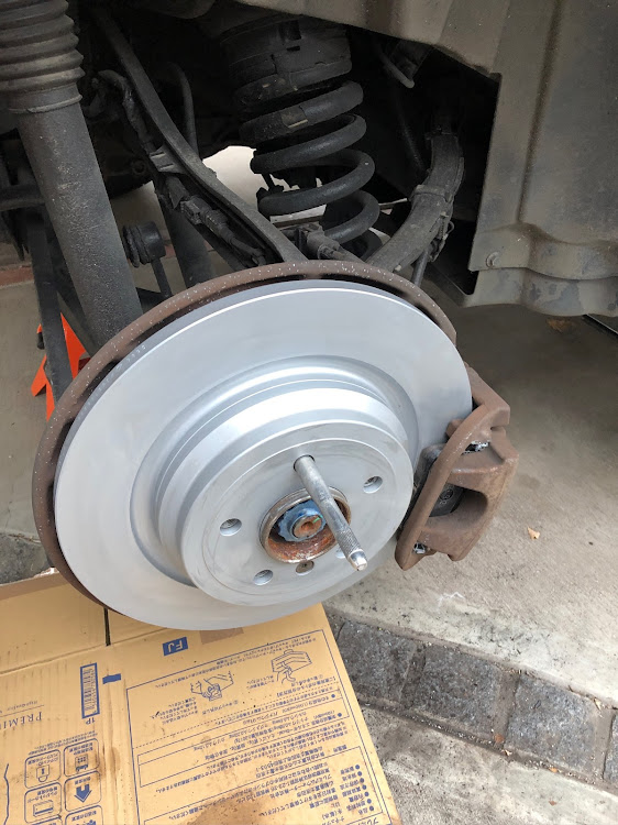 Mクラスの10月も宜しくお願いします・ブレーキパッド交換・ブレーキディスク交換・秋の全国交通安全運動・曙ブレーキに関するカスタム事例の投稿画像6枚目