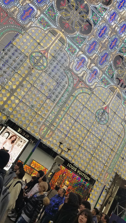 アルファードのオフ会・ルミナリエ・一眼欲しい・切実に・どれ良いやつかよくわからんに関するカスタム事例の投稿画像7枚目
