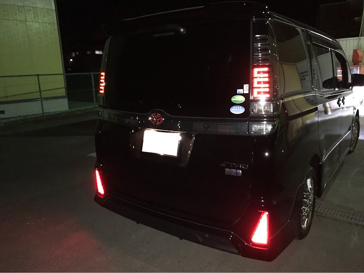 ヴォクシーの今日も一日お疲れ様デス・今日のおしり・ヴォクシー 80・写真撮影に関するカスタム事例の投稿画像1枚目