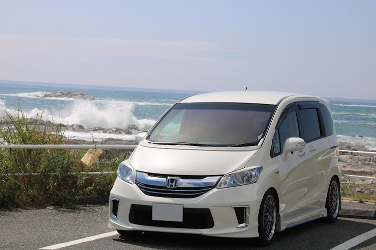 フリードのフリードハイブリット・熱中症に注意・海と愛車に関するカスタム事例の投稿画像1枚目