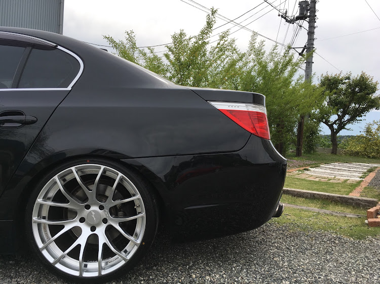 5シリーズ セダンのタイヤ交換・bmw・BMW E60・エムズガレージ・car washに関するカスタム事例の投稿画像2枚目