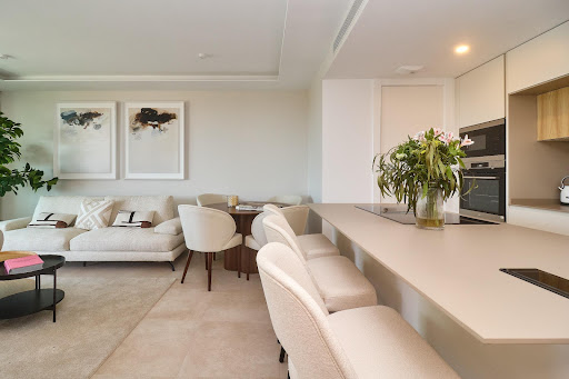 Appartement avec terrasse et piscine 4