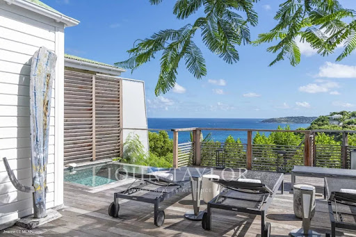 Villa with pool 2