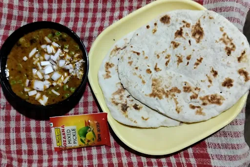 Matar Masala [300 Grams] With 2 Butter Kulcha & Mixed Pickle