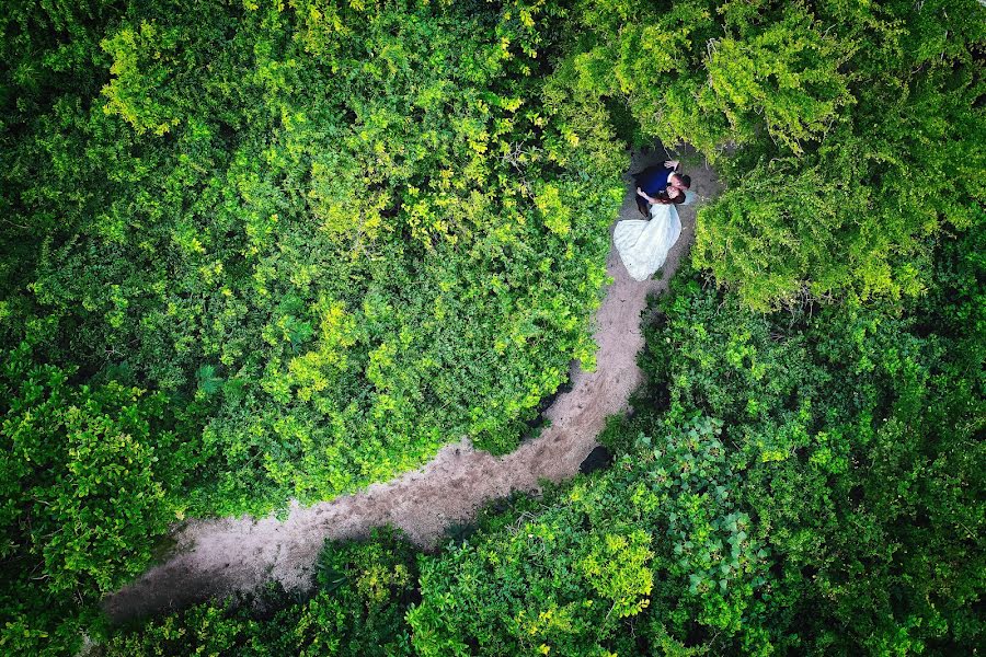 Fotografo di matrimoni Jean Jacques Fabien (fotoshootprod). Foto del 8 maggio 2019