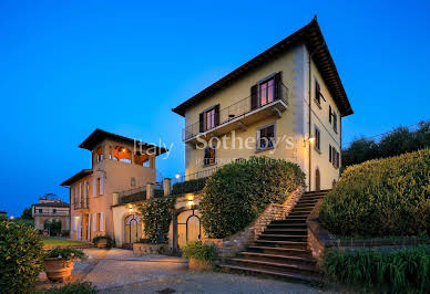 Villa with pool and garden 3