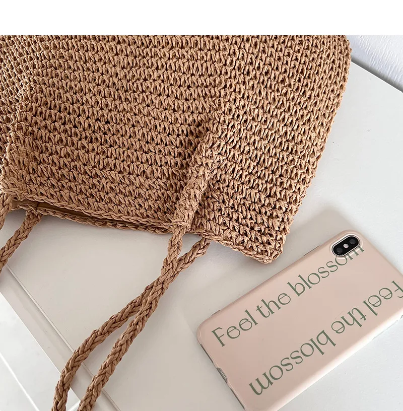One-shoulder large capacity straw woven bag, portable and simple. Perfect for leisure, offering ample space and effortle