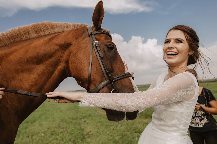 Bryllupsfotograf Nina Zverkova (ninazverkova). Bilde av 8 mars 2019