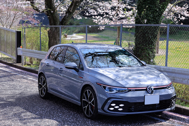 ゴルフGTIのPickUpCars2023・サクラと愛車・桜とコラボ・桜舞い散る・公園広場敷地に関するカスタム事例の投稿画像3枚目