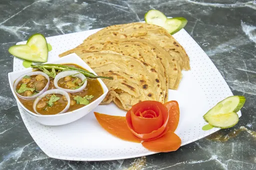 Amritsari Chole Paratha Combo