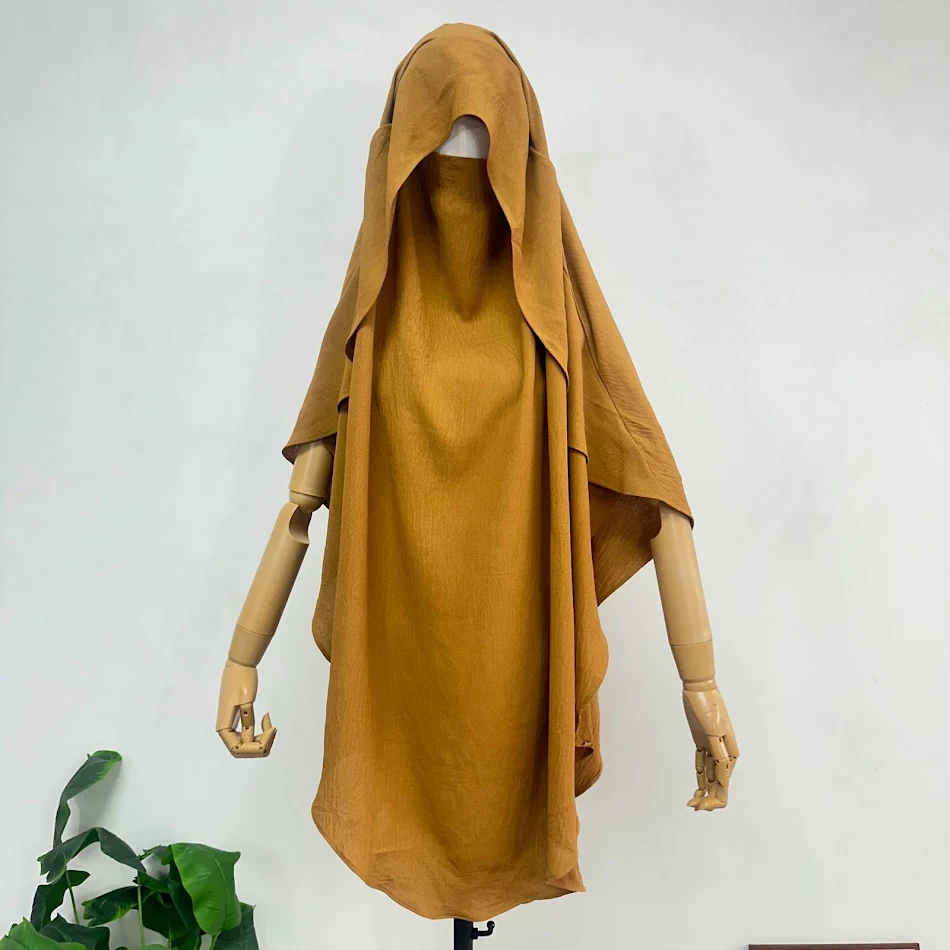 Polyester Kadın Şal Eşarp, her kıyafete uyan, çok yönlü, örtücü ve tamamlayıcı aksesuar. Günlük kullanım ve her mevsim için ideal.