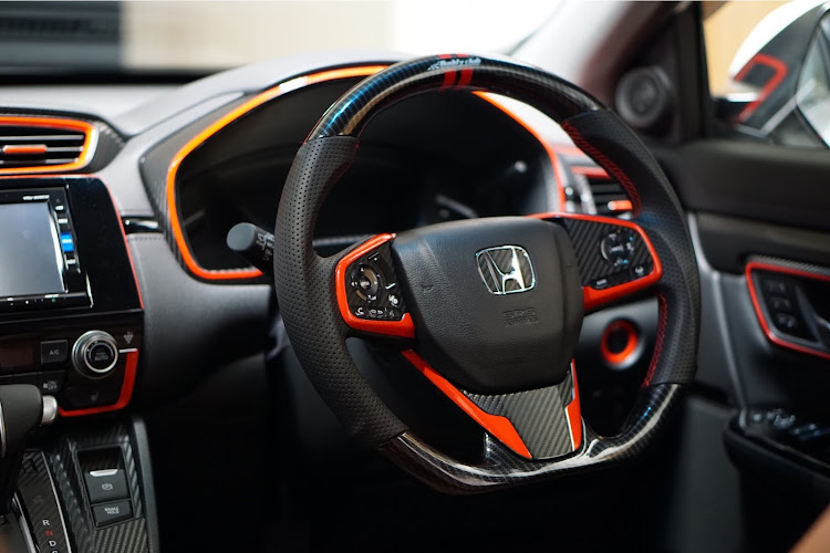 CR-Vの製品開発・車両提供・aqua・カーボンシート・プロショップに関するカスタム事例の投稿画像4枚目