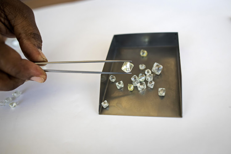 A De Beers sorting operation. Picture: BLOOMBERG/SIMON DAWSON