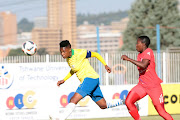 Zanele Nhlapho of Mamelodi Sundowns and Tiisetso Makhubela of TUT.