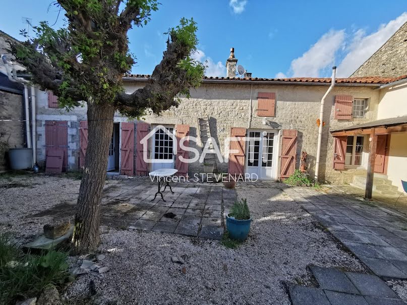 Vente maison 5 pièces 158 m² à Charme (16140), 99 500 €