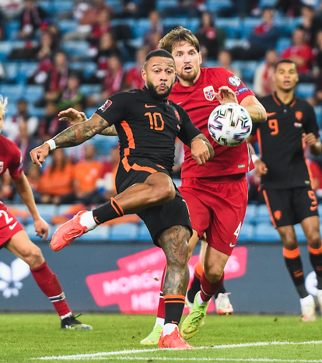 Memphis Depay of The Netherlands (L) and Norway's Stefan Strandberg (R) vie for the ball during a World Cup qualifier