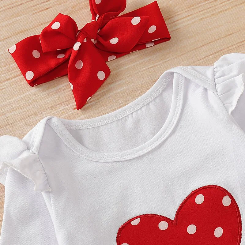 Body de manga longa com coração para bebê, macio e charmoso. Ideal para aquecer seu pequeno com conforto e estilo. Compre já!