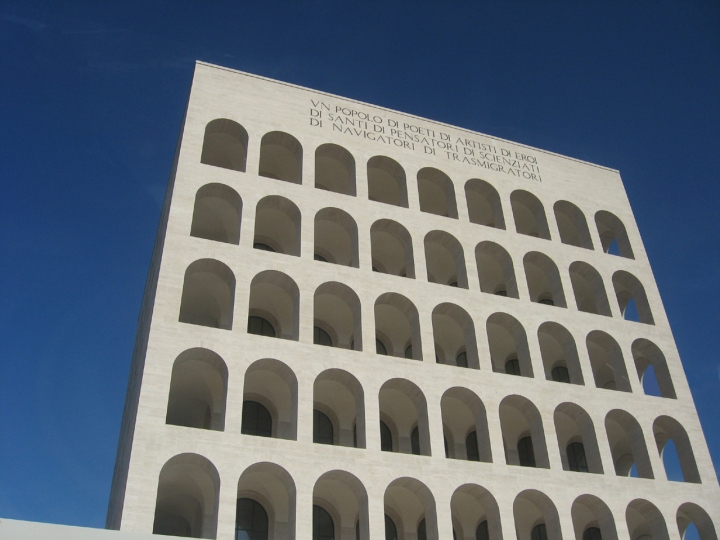 Il colosseo quadrato di domusdei