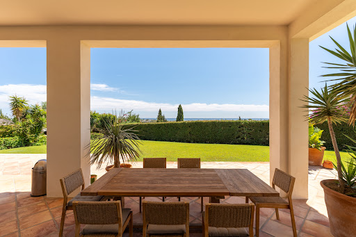 Villa with pool and terrace 3